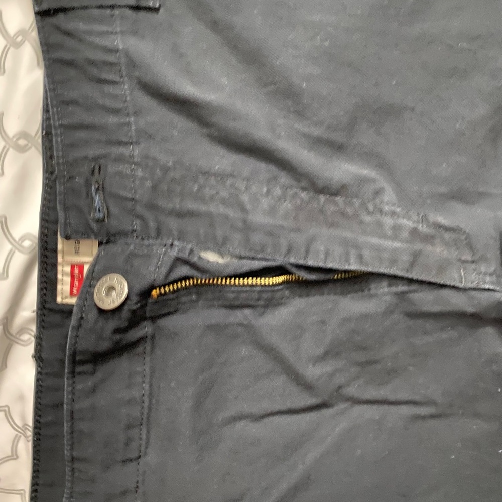 Wrangler - Men’s Black Cargos 38 x 30 !